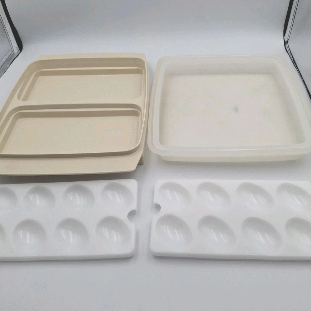 Vintage Tupperware Deviled Egg Keeper Carrier Tray Container Harvest Gold 723-3‎
